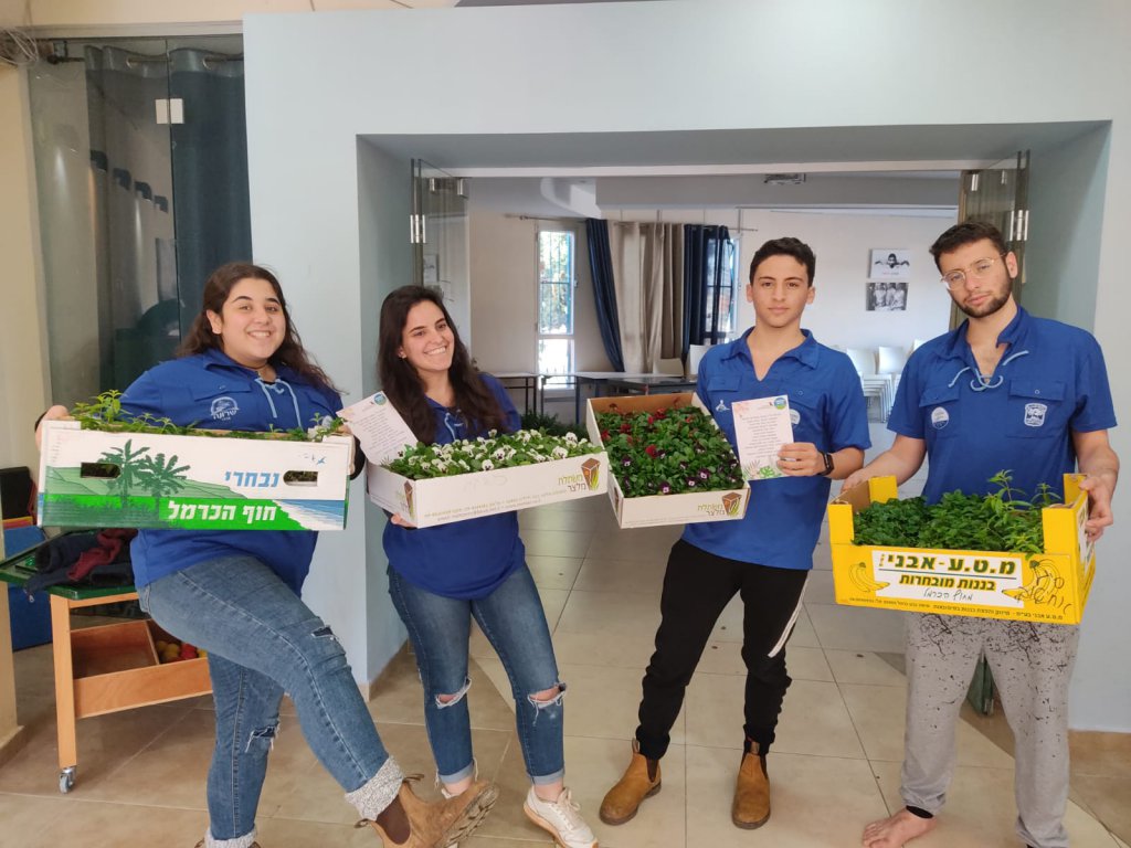 התנועה החדשה בשומר החדש, לא ויתרה על ט"ו בשבט, החג החקלאי של ישראל.
